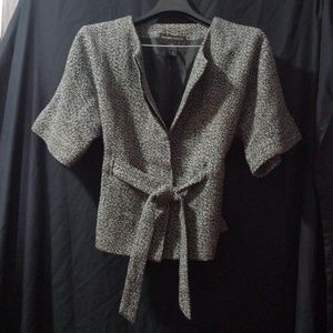 NEW YORK & COMPANY WOVEN SHORT BLAZER